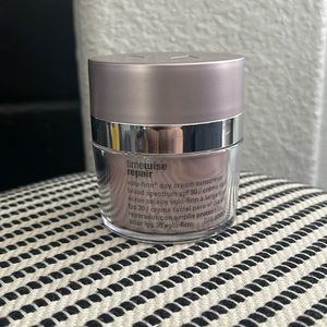 Mary Kay TimeWise Volu-firm Day Cream NWOB